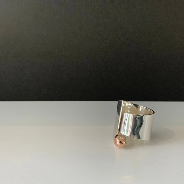 Bague ajustable avec perle vers le bas - arloca