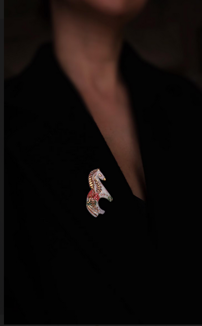 Broche cheval en porcelaine - arloca
