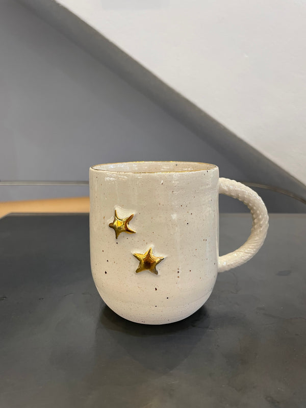 Tasse avec étoiles