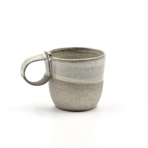 Taza pequeña de cerámica