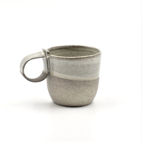 Petite tasse en céramique