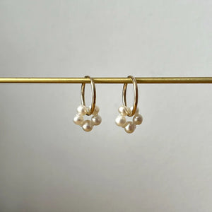 Boucles d'oreilles or avec fleur en perles - arloca