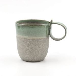 Grande tasse en céramique.