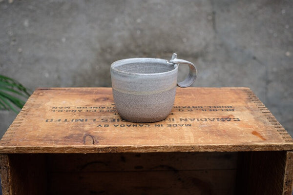 Petite tasse en céramique