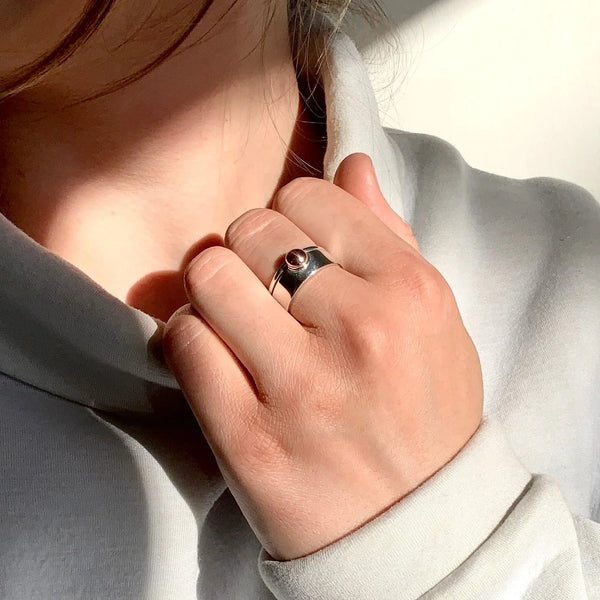 Bague argent avec perle en cuivre.
