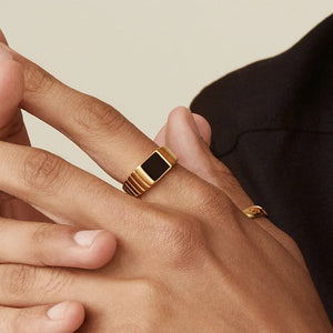 Bague London en or pour homme.