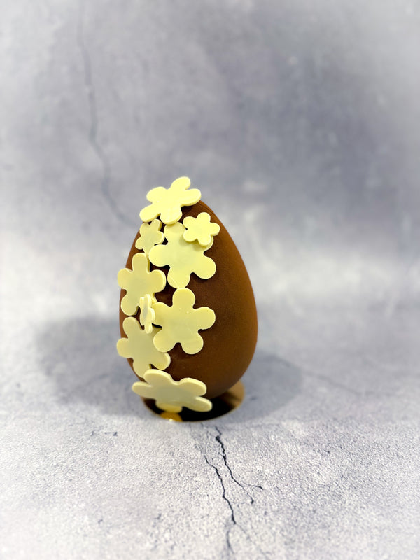 Œuf de Pâques avec fleurs - arloca