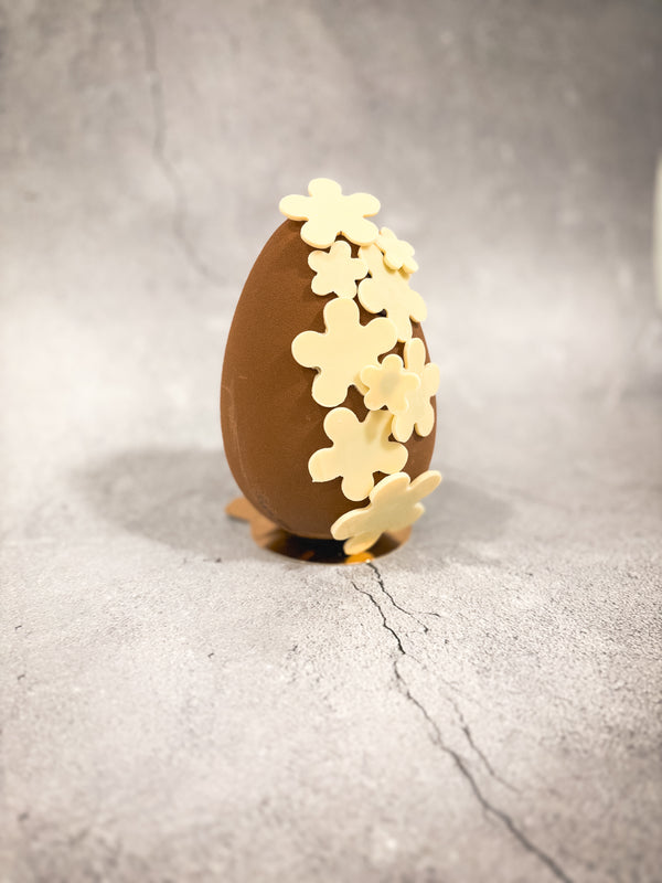 Œuf de Pâques avec fleurs - arloca