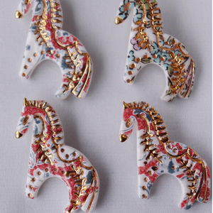 Broche cheval en porcelaine - arloca