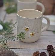 Tasse avec étoiles