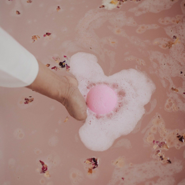 Bombe de bain au soda rose